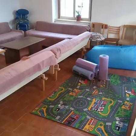 Skola Raj Tri Sekery